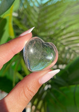 将图片加载到图库查看器，Clear Quartz Pocket Heart
