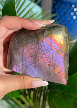 将图片加载到图库查看器，Purple Flash Labradorite Freeform
