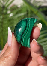 将图片加载到图库查看器，Malachite Moon
