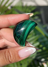 将图片加载到图库查看器，Malachite Moon
