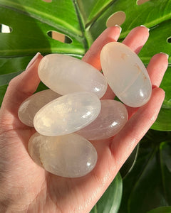 (1) Gemmy Blue Rose Quartz Tumble